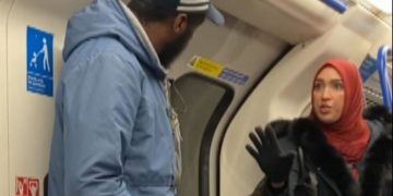 إشادات واسعة بمسلمة تصدت لإساءات ضد يهودي