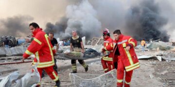 صدمة وذهول في بيروت بعد الانفجار وارتفاع عدد القتلى إلى 135