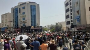 المحتجون يطالبون باسقاط النظام (صور)