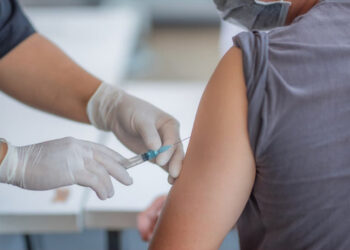 12 سبتمبر.. موعد تلقي الجرعة الثانية من التلقيح للمطعمين يوم 15 أوت