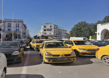 القصرين: 'التّاكسيستية' يحتجون وينددون بالحجر الشامل