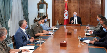 قيس سعيد : إجتماع طارئ مع قيادات عسكرية وأمنية خُصّص للنظر في الوضع الصحي الذي تعيشه البلاد
