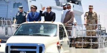 السيسي يفتتح قاعدة بحرية قرب الحدود مع ليبيا