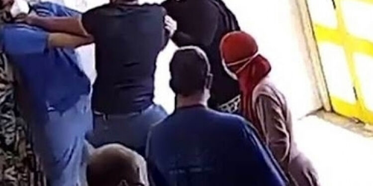 بطاقة إيداع بالسجن في حقّ المعتدي على طبيب