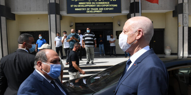 رئيس الجمهورية يدعو إلى التصدي لاحتكار السلع (فيديو)