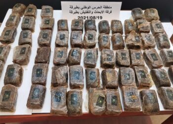 طبرقة: البحر يلفظ 60 صفيحة من "الزطلة"
