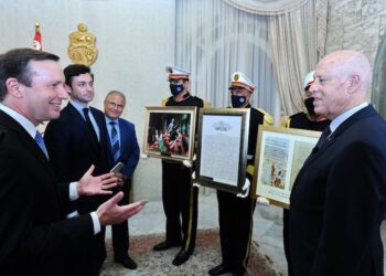 تونس : اتحاد الشغل وأحزاب يرفضون نقاش الأزمة مع وفد من الكونجرس الأمريكي