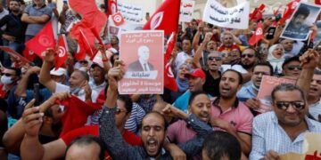 القبض على عضو في البرلمان ومذيع تلفزيوني وصفا الرئيس بالخائن