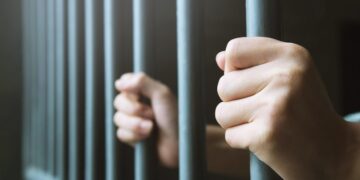إيقاف 2 ولاّة سابقين ومسؤولين بولاية منوبة في قضية فساد