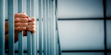 الكشف عن محل يحتوي على مواد خطرة و إيقاف زوجة رئيس حكومة سابق